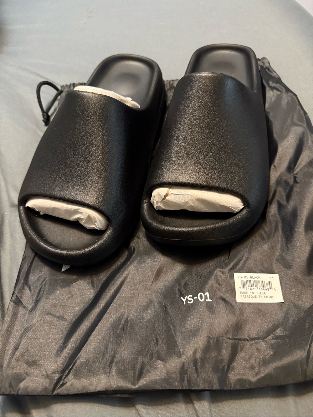 Yeezy Black Cushion Slides Casual Comfort